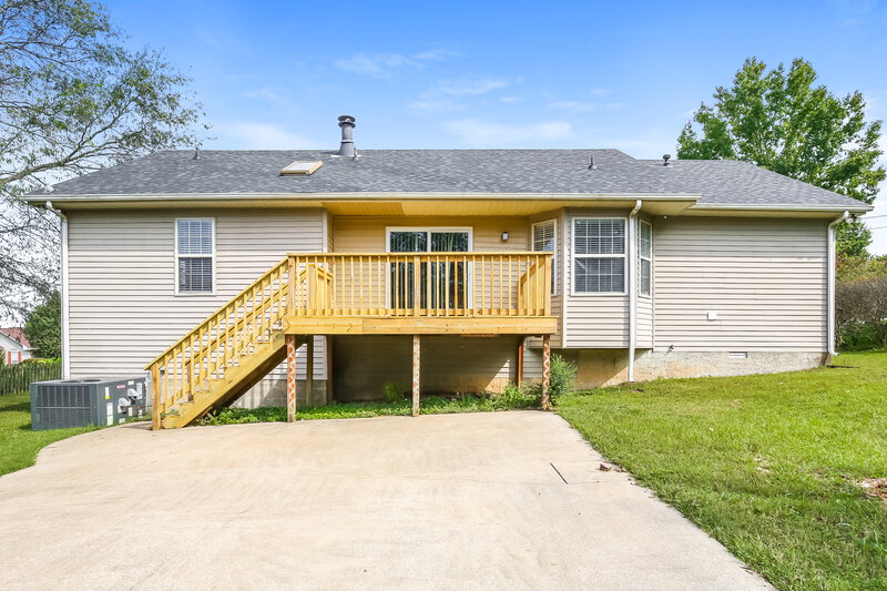 2,200/Mo, 404 Sorensen Way Madison, TN 37115 Rear View