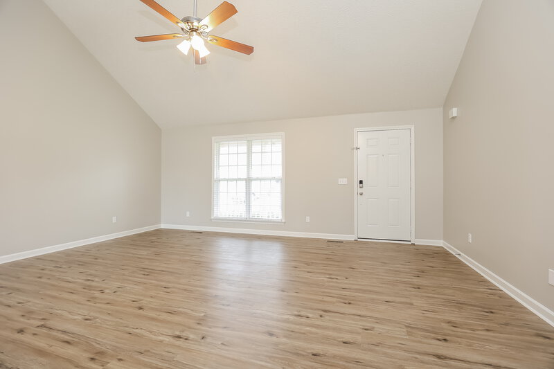 1,960/Mo, 6131 Steve Scarlett Pl La Vergne, TN 37086 Living Room View