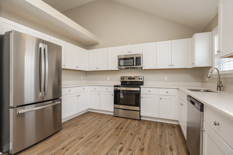 1,960/Mo, 6131 Steve Scarlett Pl La Vergne, TN 37086 Kitchen View