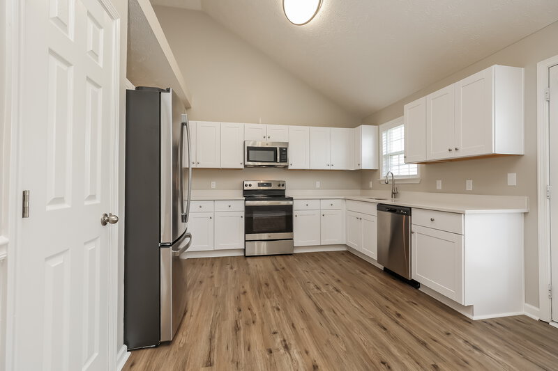 1,960/Mo, 6131 Steve Scarlett Pl La Vergne, TN 37086 Kitchen View 2