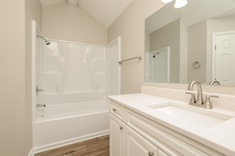 1,960/Mo, 6131 Steve Scarlett Pl La Vergne, TN 37086 Bathroom View