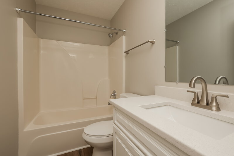 1,960/Mo, 6131 Steve Scarlett Pl La Vergne, TN 37086 Bathroom View 2