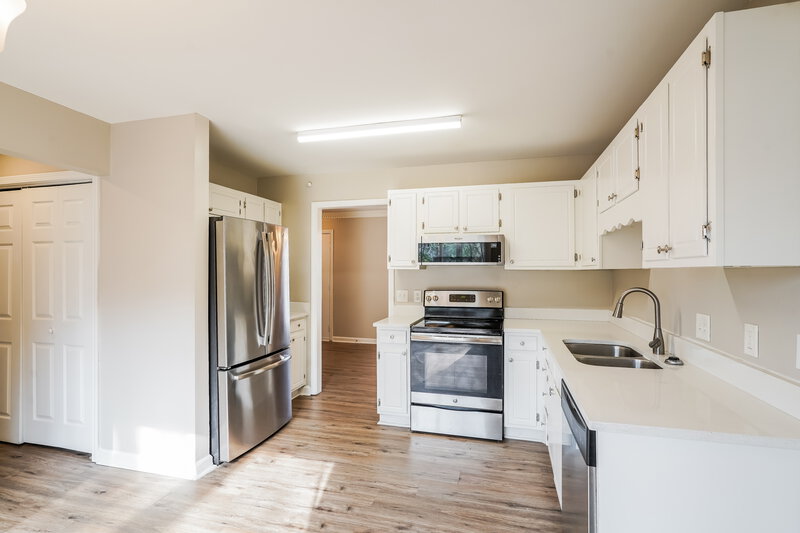 2,175/Mo, 113 Brockhampton Ct Goodlettsville, TN 37072 Kitchen View