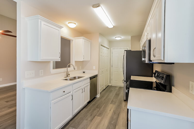 2,085/Mo, 116 Shady View Dr Hendersonville, TN 37075 Kitchen View 2