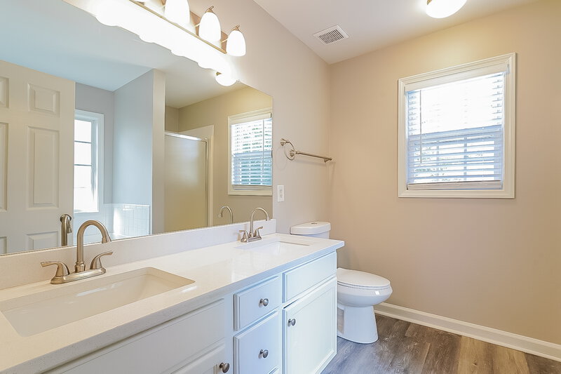 2,085/Mo, 116 Shady View Dr Hendersonville, TN 37075 Main Bathroom View