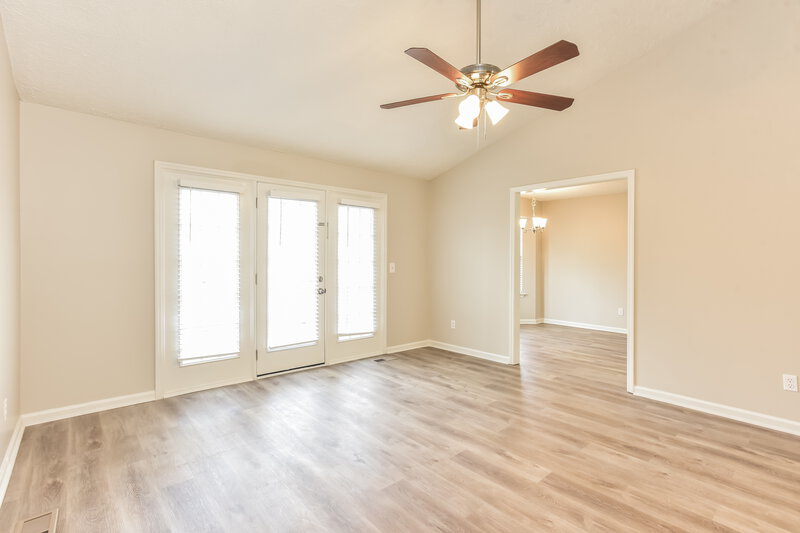 1,815/Mo, 517 Titan Ct Antioch, TN 37013 Living Room View 2