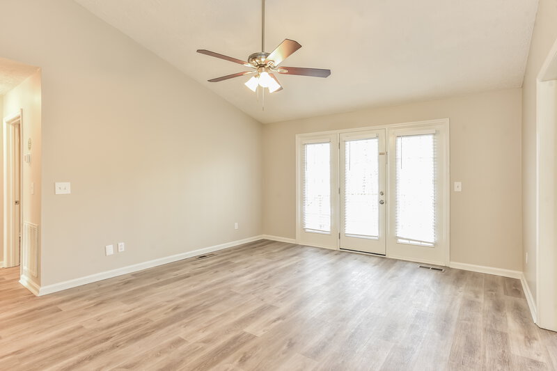 1,815/Mo, 517 Titan Ct Antioch, TN 37013 Living Room View 3