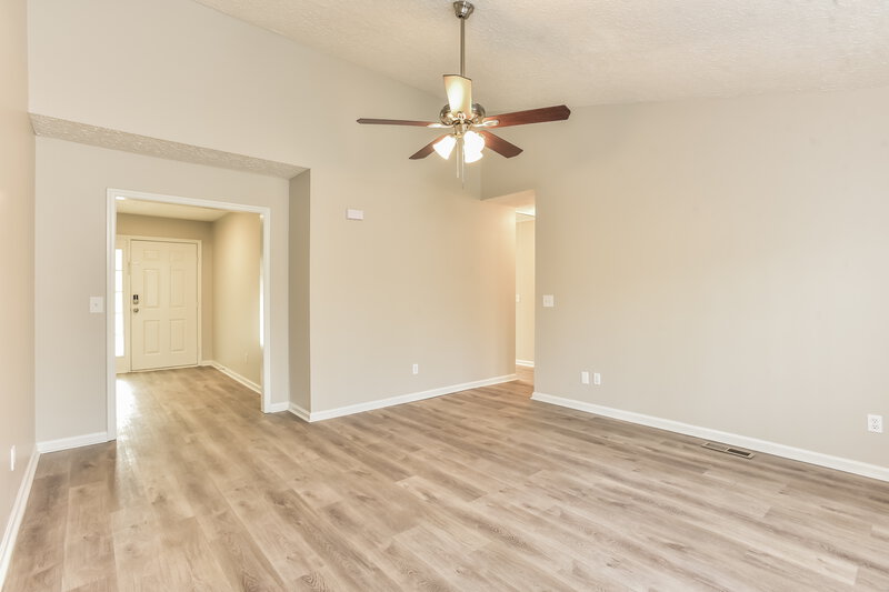 1,815/Mo, 517 Titan Ct Antioch, TN 37013 Living Room View 4