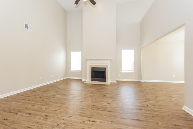 1,930/Mo, 1147 Benton Mason Dr La Vergne, TN 37086 Living Room View 2