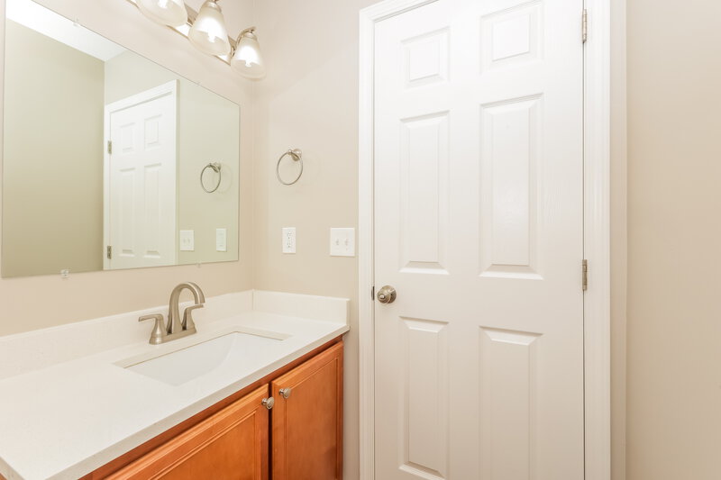 1,930/Mo, 1147 Benton Mason Dr La Vergne, TN 37086 Bathroom View 2