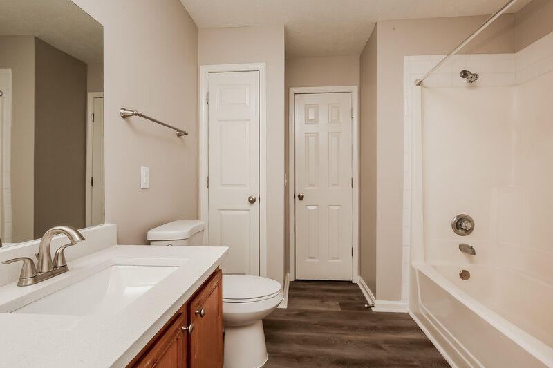 1,990/Mo, 864 Lavergne Ln La Vergne, TN 37086 Main Bathroom View
