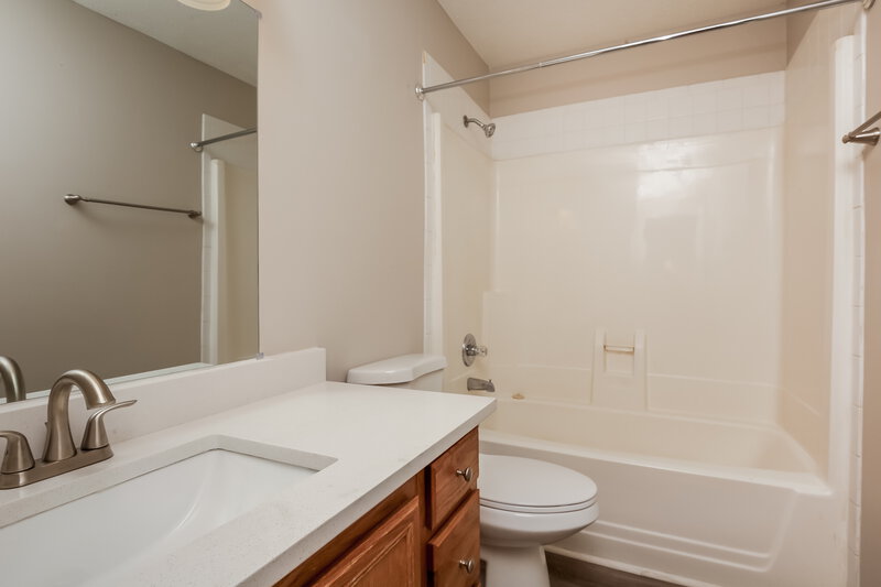 1,990/Mo, 864 Lavergne Ln La Vergne, TN 37086 Bathroom View