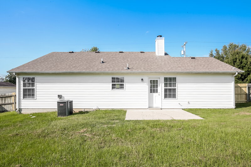 1,990/Mo, 864 Lavergne Ln La Vergne, TN 37086 Rear View