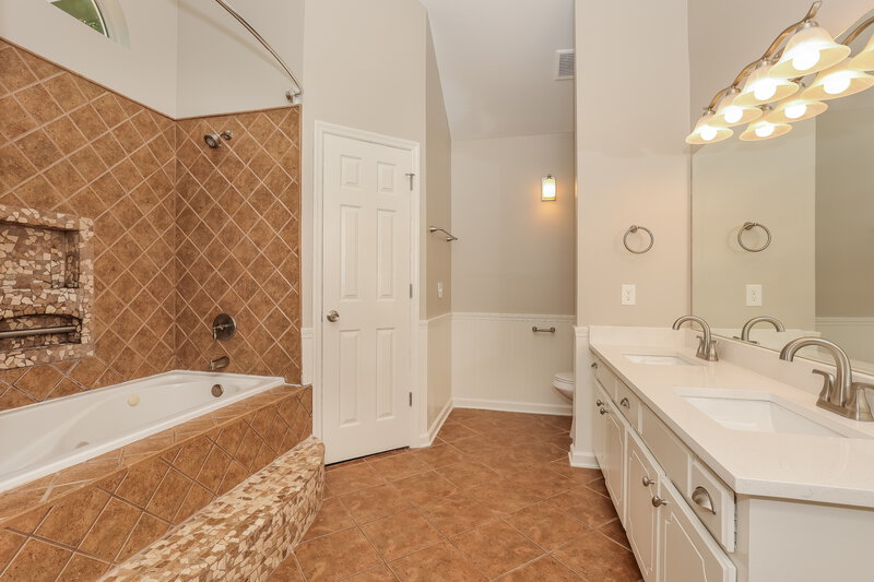 1,825/Mo, 1002 Esquire Ct Murfreesboro, TN 37130 Main Bathroom View