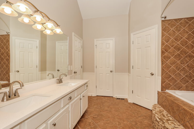 1,825/Mo, 1002 Esquire Ct Murfreesboro, TN 37130 Main Bathroom View 2