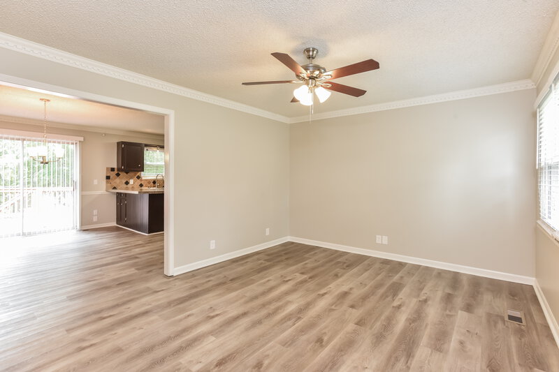 2,370/Mo, 412 S Towne Ct Antioch, TN 37013 Family Room View