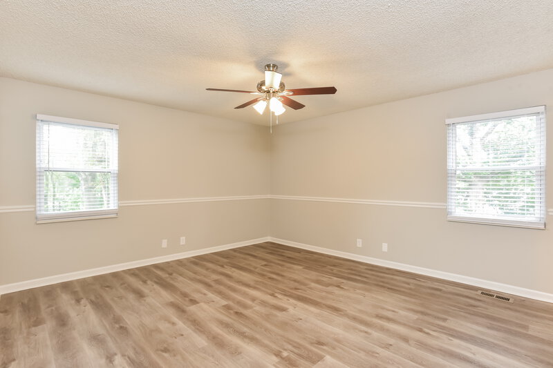 2,370/Mo, 412 S Towne Ct Antioch, TN 37013 Main Bedroom View 2