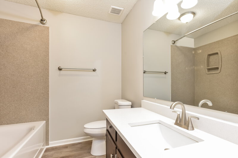 2,370/Mo, 412 S Towne Ct Antioch, TN 37013 Main Bathroom View