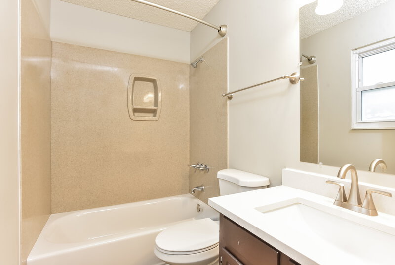2,370/Mo, 412 S Towne Ct Antioch, TN 37013 Bathroom View
