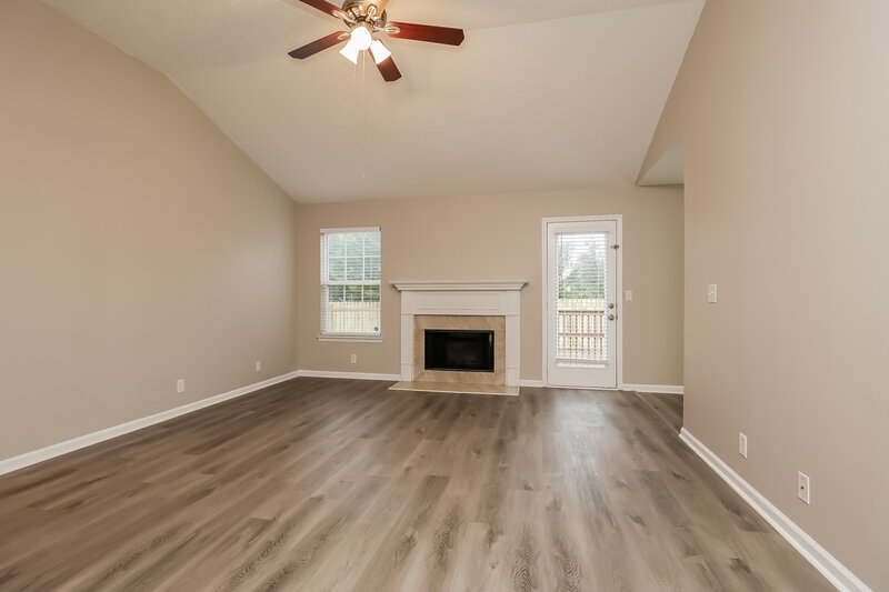 2,015/Mo, 1919 Odessa Ave Murfreesboro, TN 37128 Living Room View 2