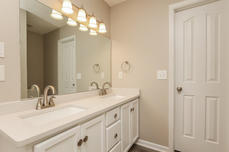 2,015/Mo, 1919 Odessa Ave Murfreesboro, TN 37128 Main Bathroom View