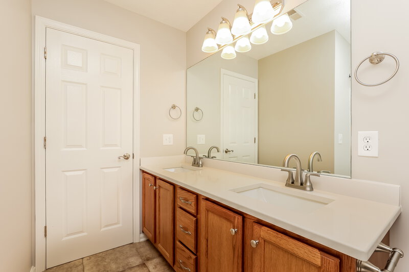 2,040/Mo, 2821 Painted Pony Dr Murfreesboro, TN 37128 Main Bathroom View