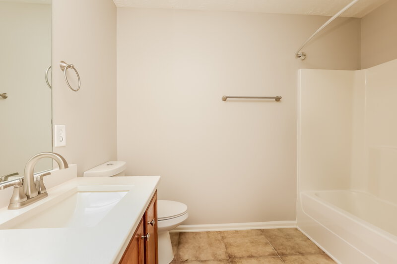 2,040/Mo, 2821 Painted Pony Dr Murfreesboro, TN 37128 Main Bathroom View 2