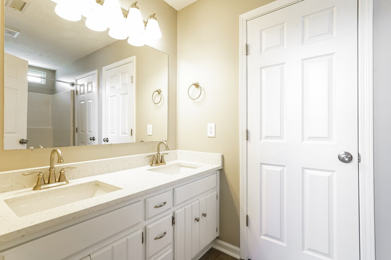 2,405/Mo, 841 Post Oak Dr Antioch, TN 37013 Main Bathroom View