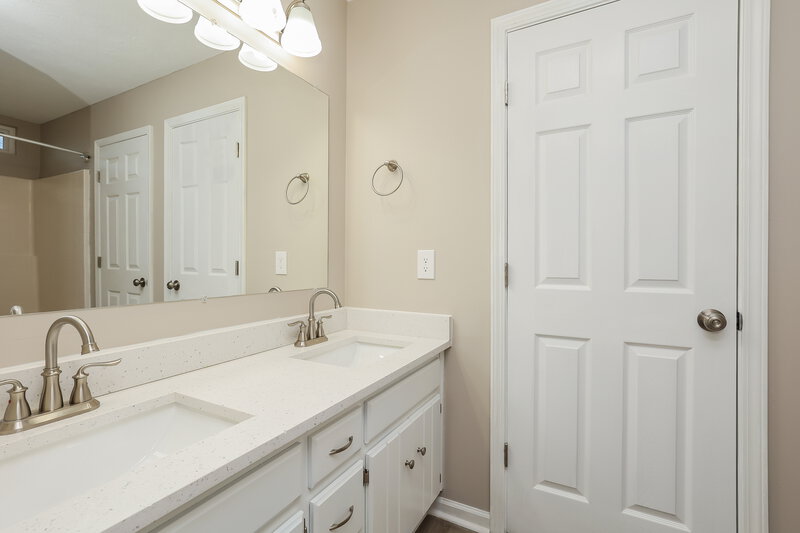 2,410/Mo, 841 Post Oak Dr Antioch, TN 37013 Bathroom View 2
