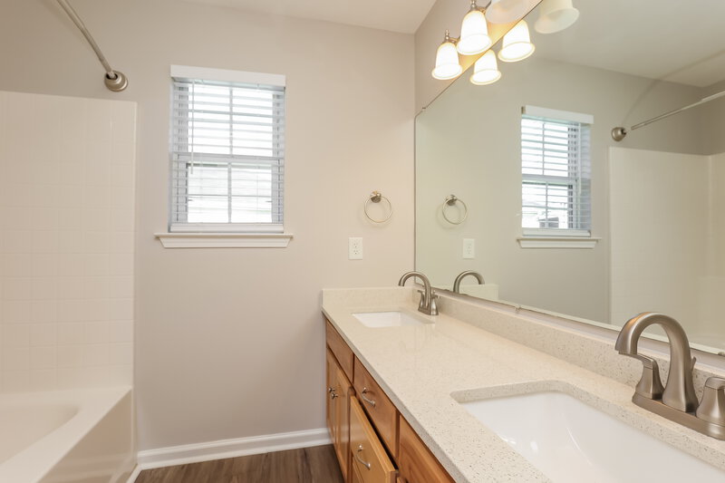 2,025/Mo, 323 Buttonwood Dr Smyrna, TN 37167 Main Bathroom View