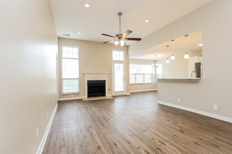 1,870/Mo, 5700 Murphywood Xing Antioch, TN 37013 Living Room View
