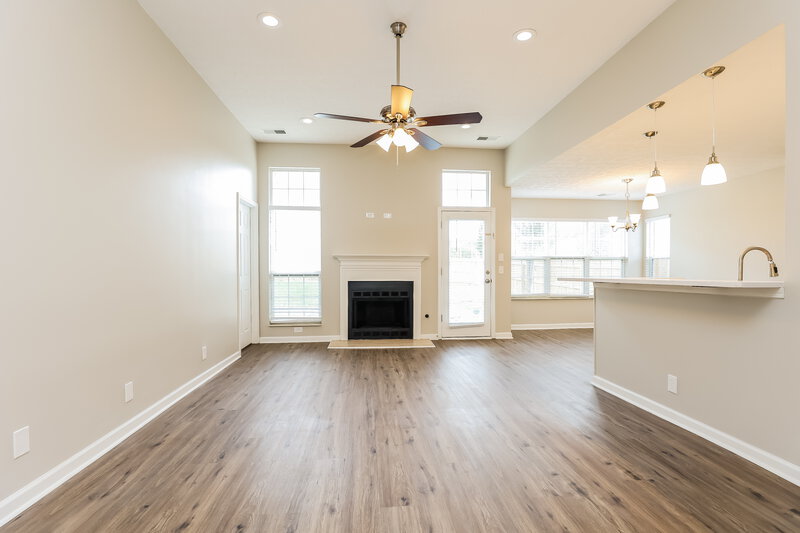 1,870/Mo, 5700 Murphywood Xing Antioch, TN 37013 Living Room View 2