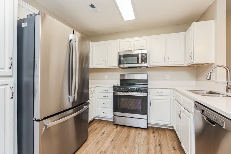 1,870/Mo, 5700 Murphywood Xing Antioch, TN 37013 Kitchen View