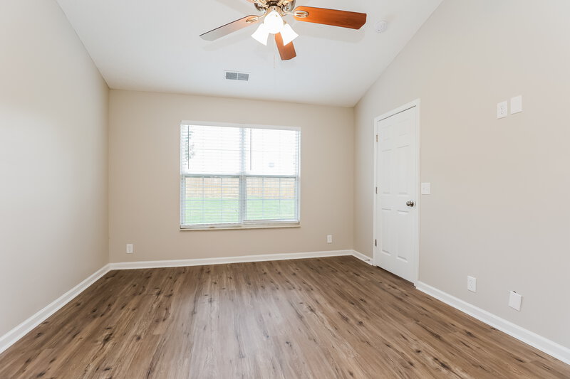 1,870/Mo, 5700 Murphywood Xing Antioch, TN 37013 Main Bedroom View 2