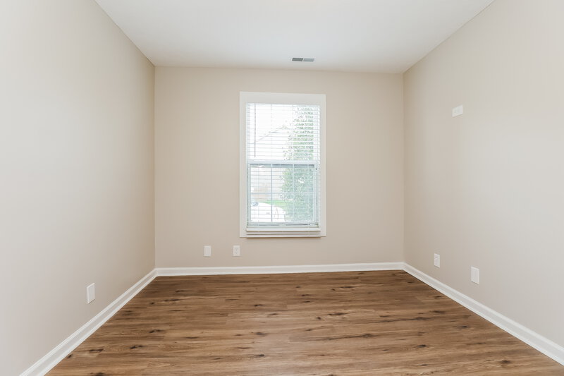 1,870/Mo, 5700 Murphywood Xing Antioch, TN 37013 Bedroom View 2