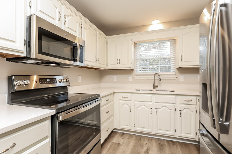 3,160/Mo, 3329 Quail Run Ct Nashville, TN 37214 Kitchen View 2