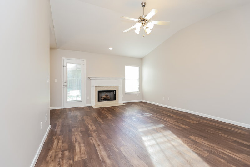 2,370/Mo, 804 Birchmill Pt N Antioch, TN 37013 Living Room View 2