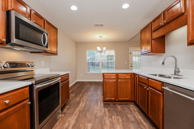 2,370/Mo, 804 Birchmill Pt N Antioch, TN 37013 Kitchen View 2