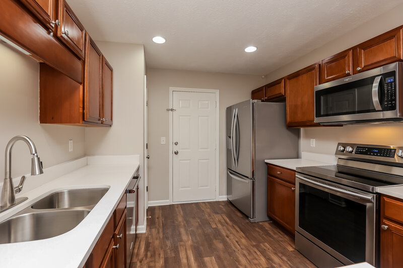 2,370/Mo, 804 Birchmill Pt N Antioch, TN 37013 Kitchen View 3