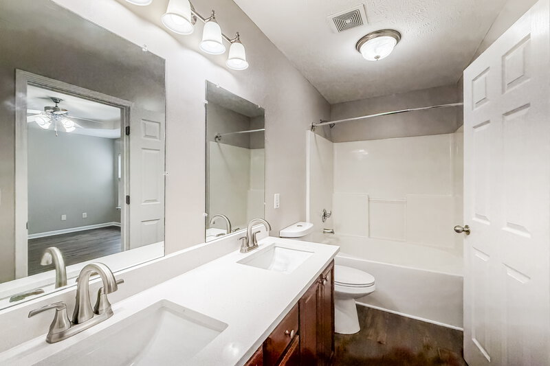 2,085/Mo, 804 Birchmill Pt N Antioch, TN 37013 Main Bathroom View