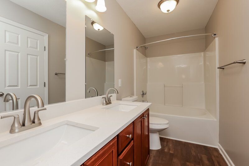 2,370/Mo, 804 Birchmill Pt N Antioch, TN 37013 Main Bathroom View