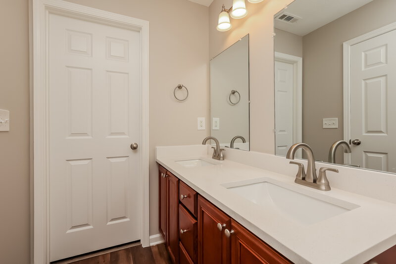 2,370/Mo, 804 Birchmill Pt N Antioch, TN 37013 Main Bathroom View 2