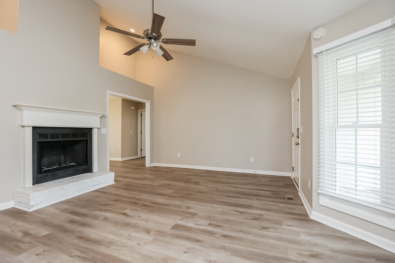 2,375/Mo, 2017 Skyline Dr Goodlettsville, TN 37072 Living Room View 2