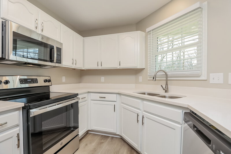 2,375/Mo, 2017 Skyline Dr Goodlettsville, TN 37072 Kitchen View 2