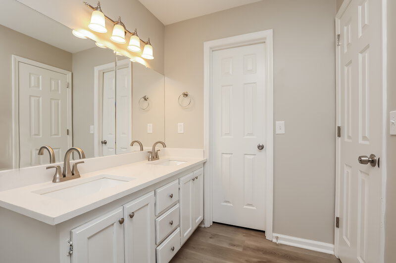 2,375/Mo, 2017 Skyline Dr Goodlettsville, TN 37072 Main Bathroom View 2