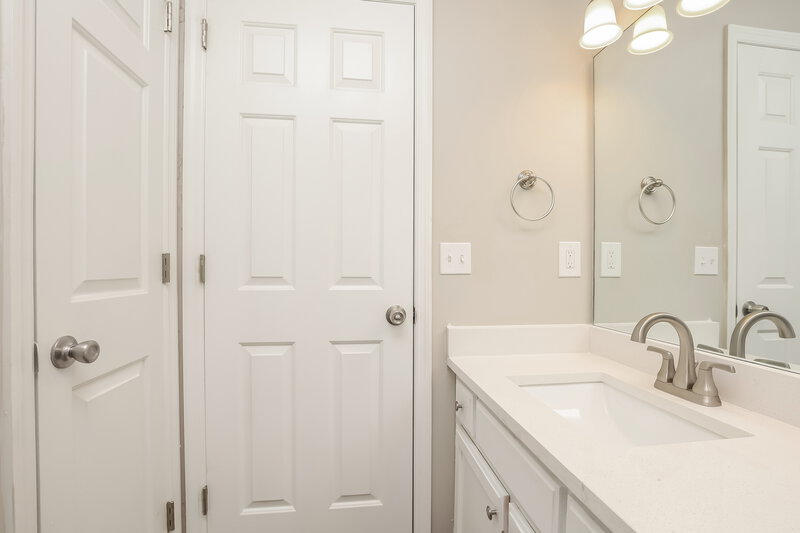 2,375/Mo, 2017 Skyline Dr Goodlettsville, TN 37072 Bathroom View