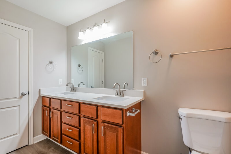 2,155/Mo, 2002 Owl Ct Spring Hill, TN 37174 Main Bathroom View