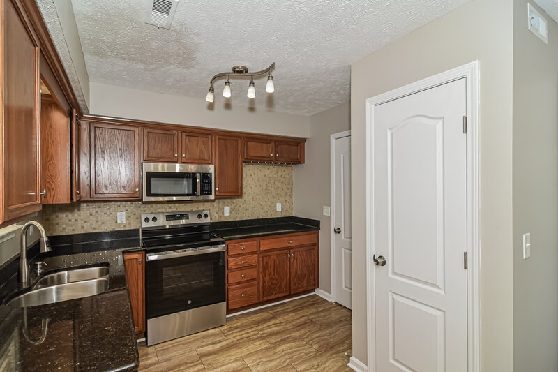 2,425/Mo, 211 Sam Davis Dr Smyrna, TN 37167 Kitchen View