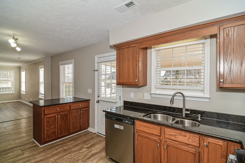 2,425/Mo, 211 Sam Davis Dr Smyrna, TN 37167 Kitchen View 2