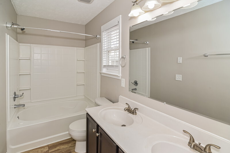 2,425/Mo, 211 Sam Davis Dr Smyrna, TN 37167 Main Bathroom View